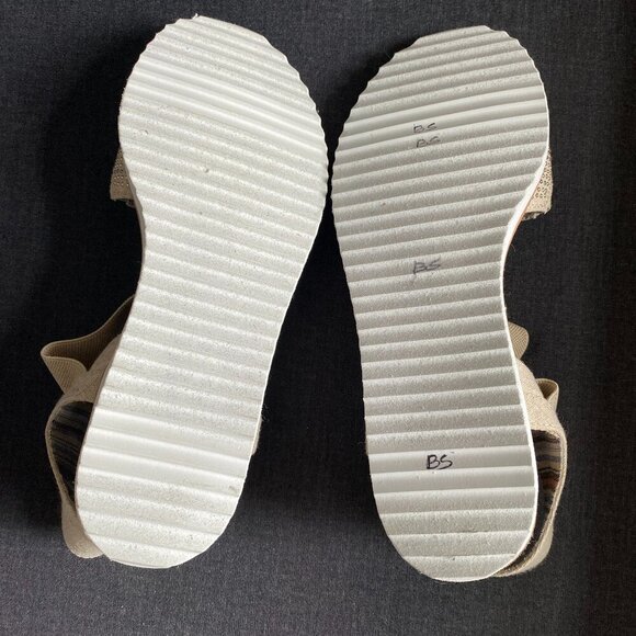 BOBS from Sketchers Wedge Sandals Tan Size 9W EXCELLENT Condition - Picture 7 of 7